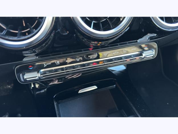 MERCEDES-BENZ CLA 180 d Coupé Progressive  