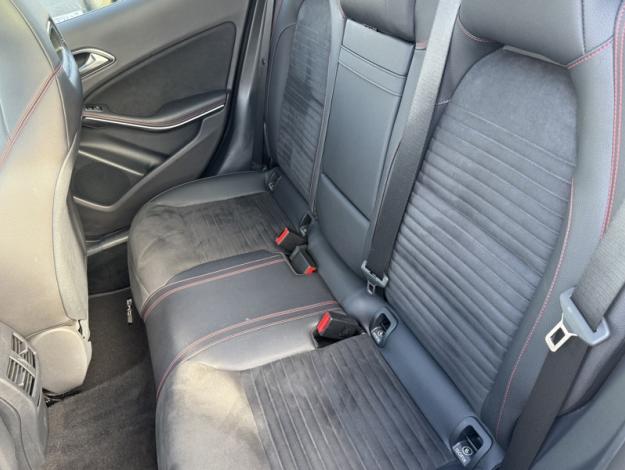 MERCEDES-BENZ GLA 180 Fascination  