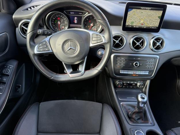 MERCEDES-BENZ GLA 180 Fascination  