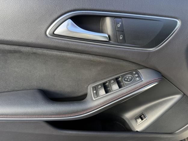 MERCEDES-BENZ GLA 180 Fascination  