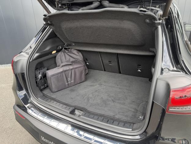 MERCEDES-BENZ EQA 250 AMG Line  