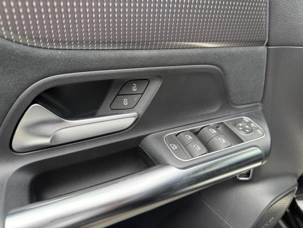 MERCEDES-BENZ EQA 250 AMG Line  