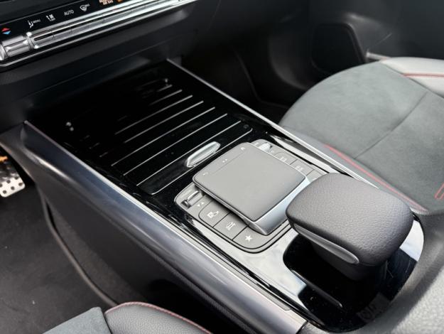 MERCEDES-BENZ EQA 250 AMG Line  