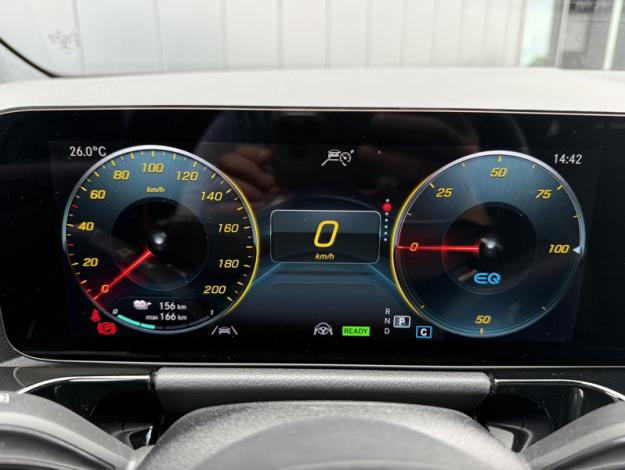 MERCEDES-BENZ EQA 250 AMG Line  