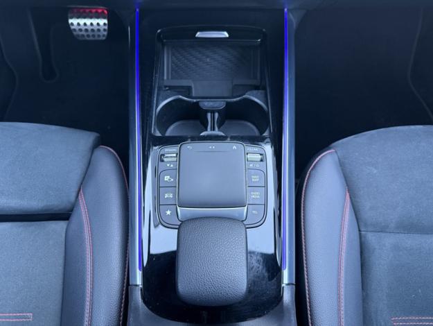 MERCEDES-BENZ EQA 250 AMG Line  