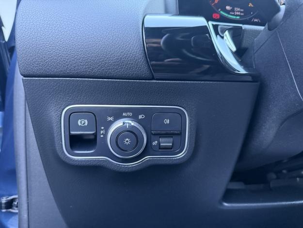 MERCEDES-BENZ EQA 250 AMG Line  