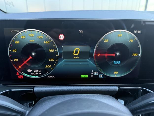 MERCEDES-BENZ EQA 250 AMG Line  