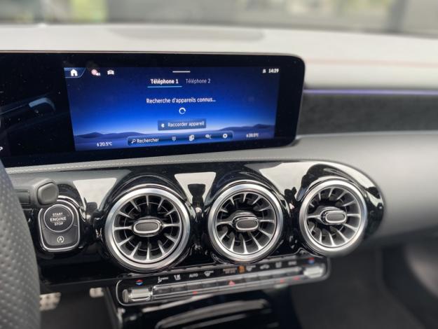 MERCEDES-BENZ CLA Shooting Brake 200 d 150ch AMG Line 8G-DCT AMG Line Classe CLA SB/118 CLA 200 d Shooting Brake AMG Line