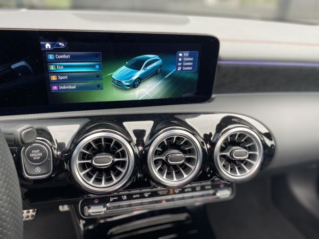 MERCEDES-BENZ CLA Shooting Brake 200 d 150ch AMG Line 8G-DCT AMG Line Classe CLA SB/118 CLA 200 d Shooting Brake AMG Line