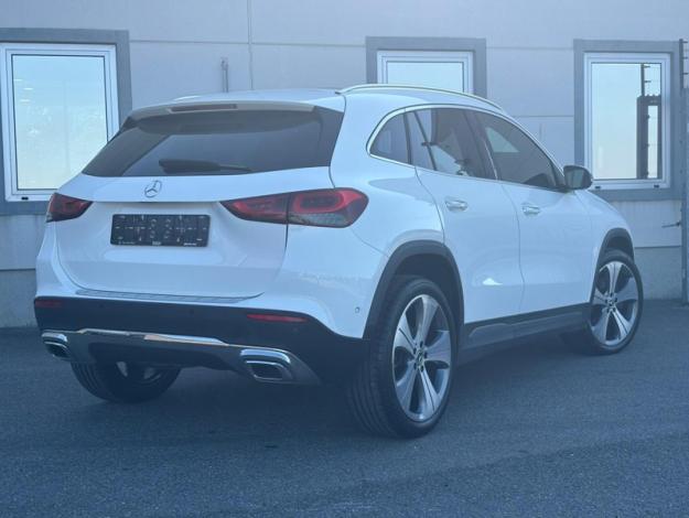 MERCEDES-BENZ GLA 200 d Progressive Toit Pano  