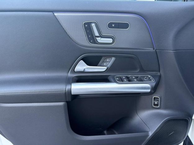 MERCEDES-BENZ GLA 200 d Progressive Toit Pano  