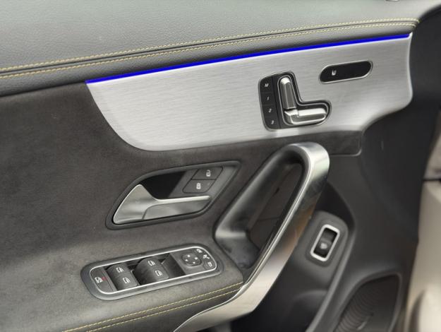 MERCEDES-BENZ CLA 45 S AMG Sièges Perf Toit Pano  