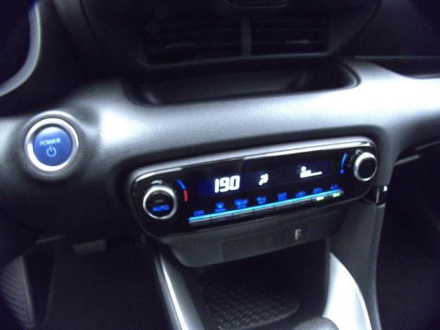 TOYOTA Yaris Hybride 116h Design  