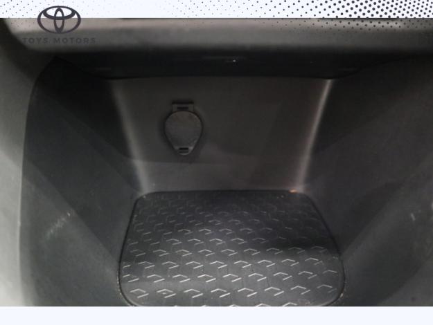 TOYOTA Yaris 70 VVT-i Dynamic Business  