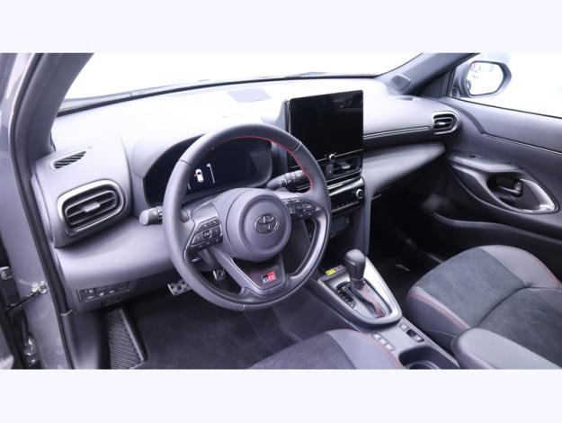 TOYOTA Yaris Cross 1.5 HYBRID 130H GR SPORT AUTO  YARIS CROSS 130H 2WD GR SPORT MY25 SHOWROOM