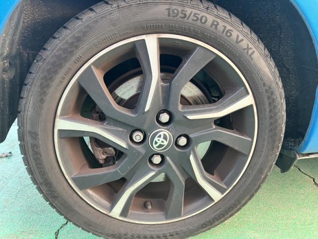 TOYOTA Yaris 1.5 VVT-I HYBRID Cyan Edition  