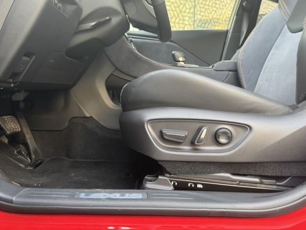 LEXUS LBX 1.5 136H 2WD Cool / Pack Advanced  