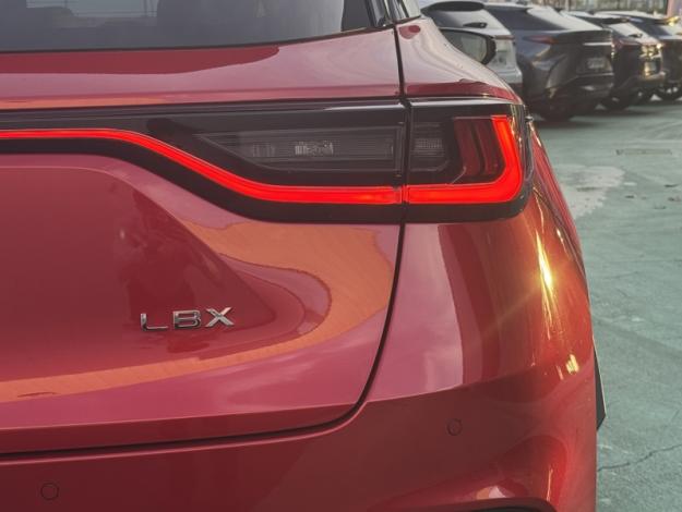 LEXUS LBX 1.5 136H 2WD Cool / Pack Advanced  