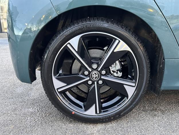 TOYOTA Yaris Hybride 130h Collection  YARIS HYBRIDE 130H COLLECTION MY25