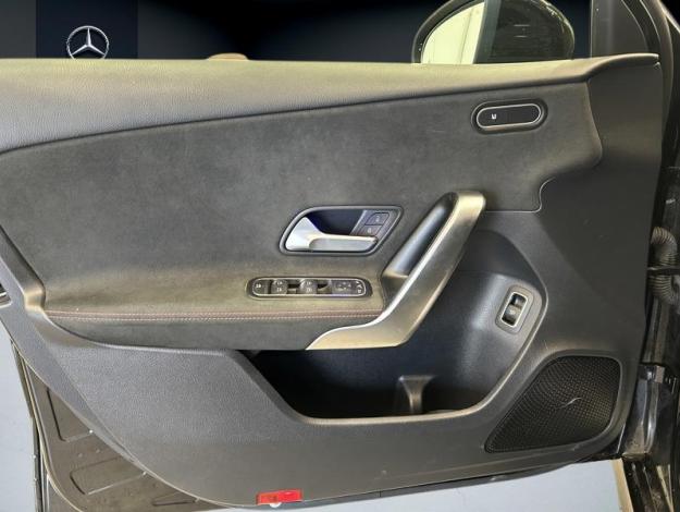 MERCEDES-BENZ A 180 d AMG Pack Night  