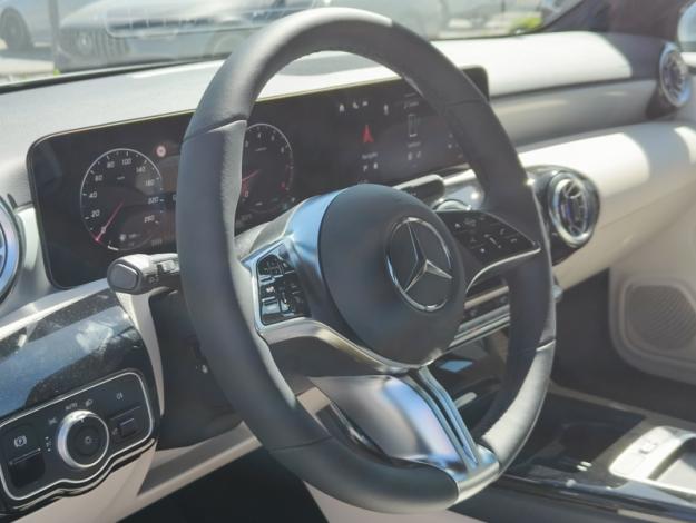MERCEDES-BENZ A 180 Luxury Line  