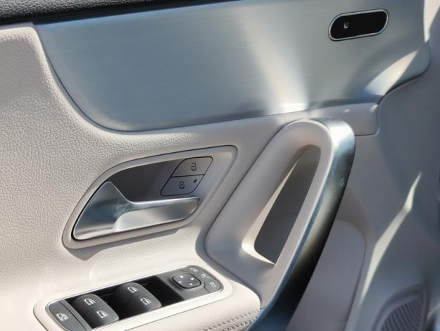 MERCEDES-BENZ A 180 Luxury Line  