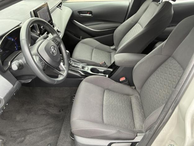 TOYOTA Corolla 122h Dynamic Business  