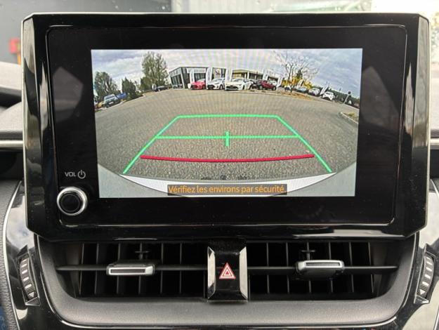 TOYOTA Corolla 122h Dynamic Business  