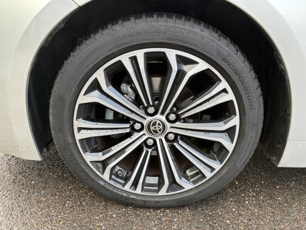 TOYOTA Corolla 122h Design  