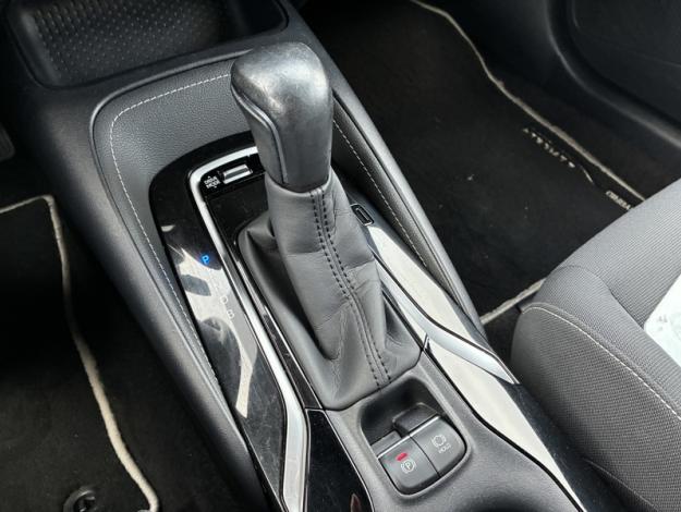 TOYOTA Corolla 122h Design  