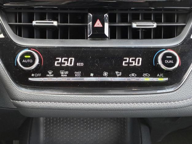 TOYOTA Corolla 122h Design  