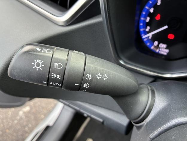 TOYOTA Corolla 122h Design  