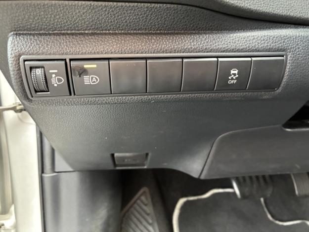 TOYOTA Corolla 122h Design  