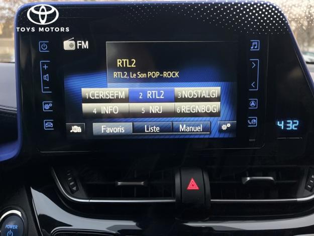 TOYOTA C-HR 122h Graphic  