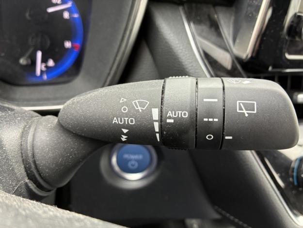 TOYOTA Corolla 122h Dynamic Business  