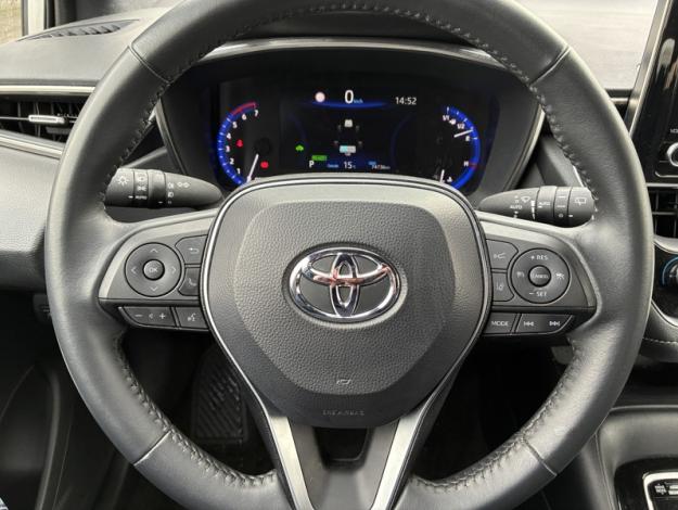 TOYOTA Corolla 122h Dynamic Business  
