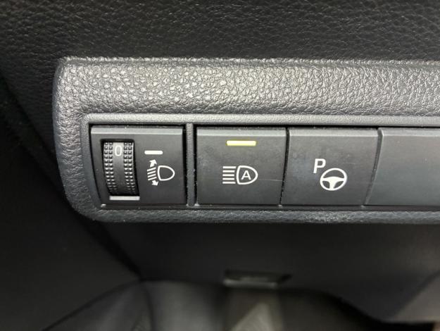 TOYOTA Corolla 122h Dynamic Business  