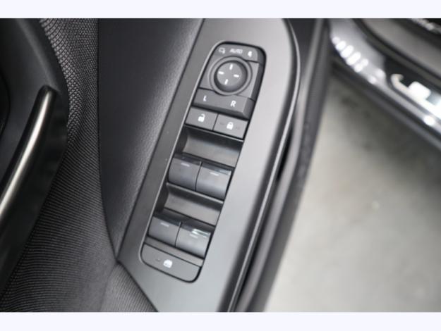 TOYOTA C-HR Plug-In Hybrid FWD Design   