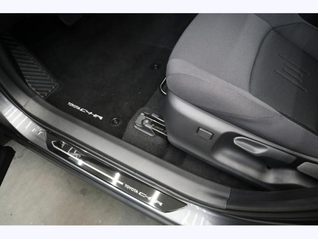 TOYOTA C-HR Plug-In Hybrid FWD Design   