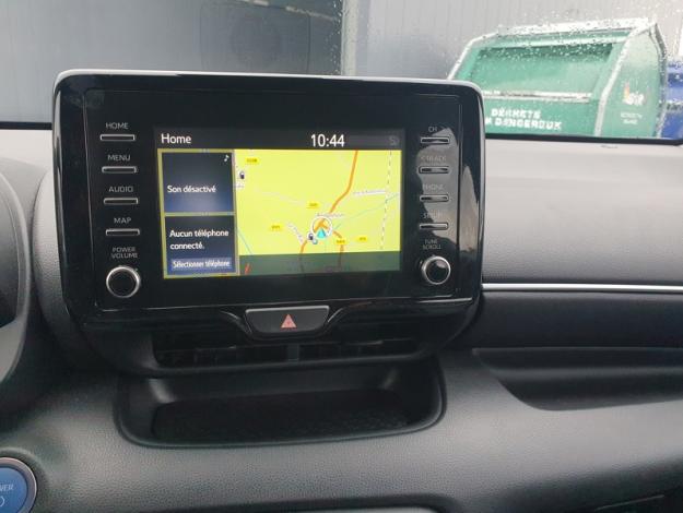 TOYOTA Yaris 116h Dynamic business  