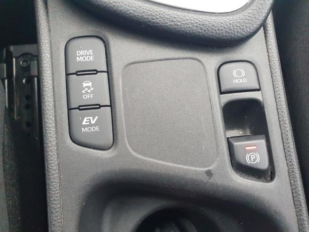 TOYOTA Yaris 116h Dynamic business  