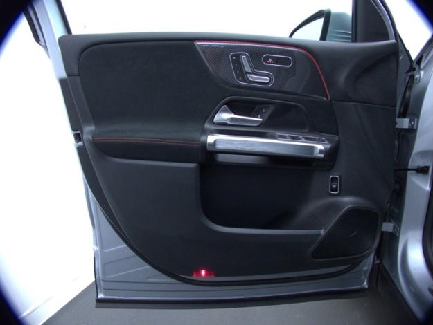 MERCEDES-BENZ GLB 200 d AMG Line  