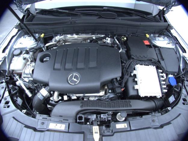 MERCEDES-BENZ GLB 200 d AMG Line  