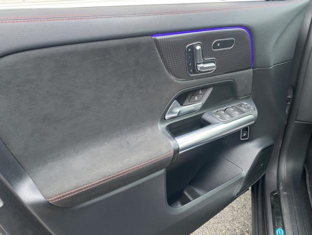 MERCEDES-BENZ EQA 250+ AMG Line  