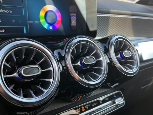 MERCEDES-BENZ GLB 200 d AMG Line  