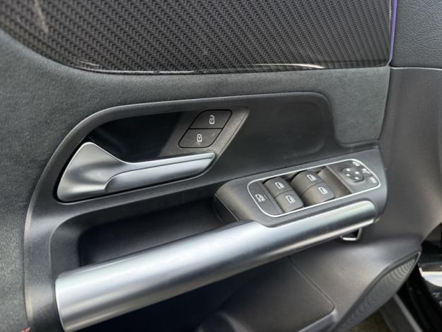 MERCEDES-BENZ GLA 200 d AMG Line  