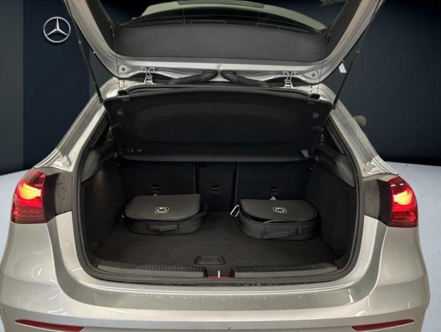 MERCEDES-BENZ A 250 e AMG Line  