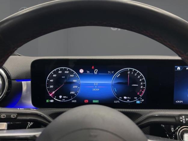 MERCEDES-BENZ A 250 e AMG Line  