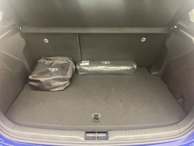 TOYOTA Yaris 116h Design  