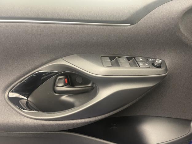 TOYOTA Yaris 116h Design  